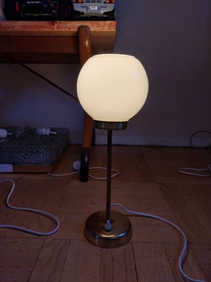 Bordslampa glas och mässing retro