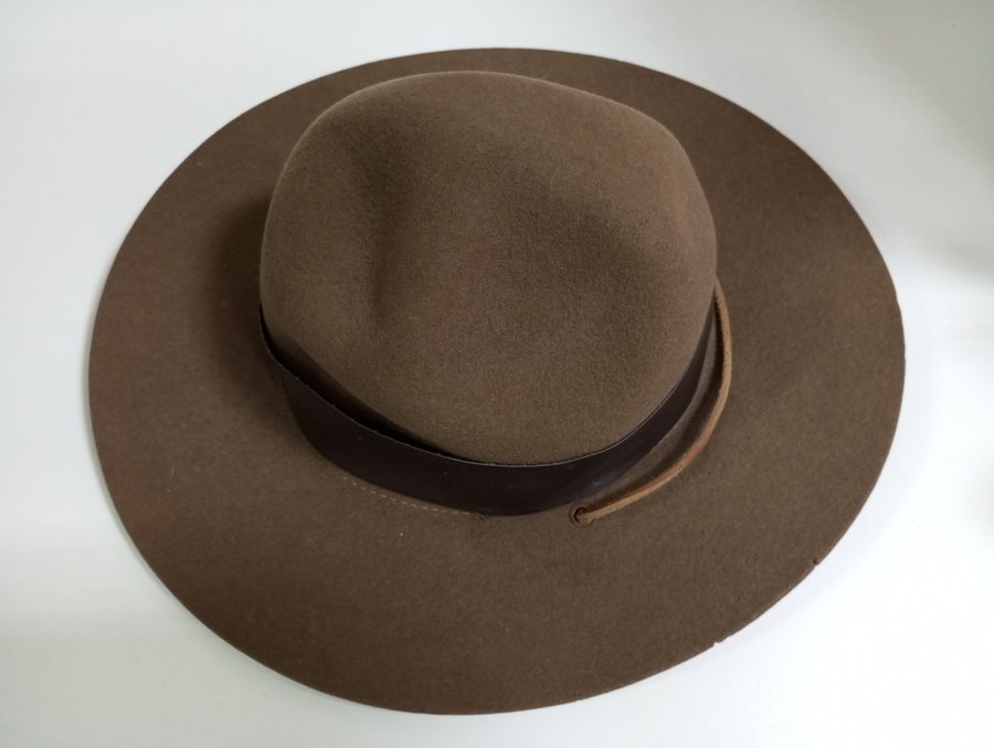 Vintage Scout Hatt Portugal 100% ull och läder detaljer storlek 57