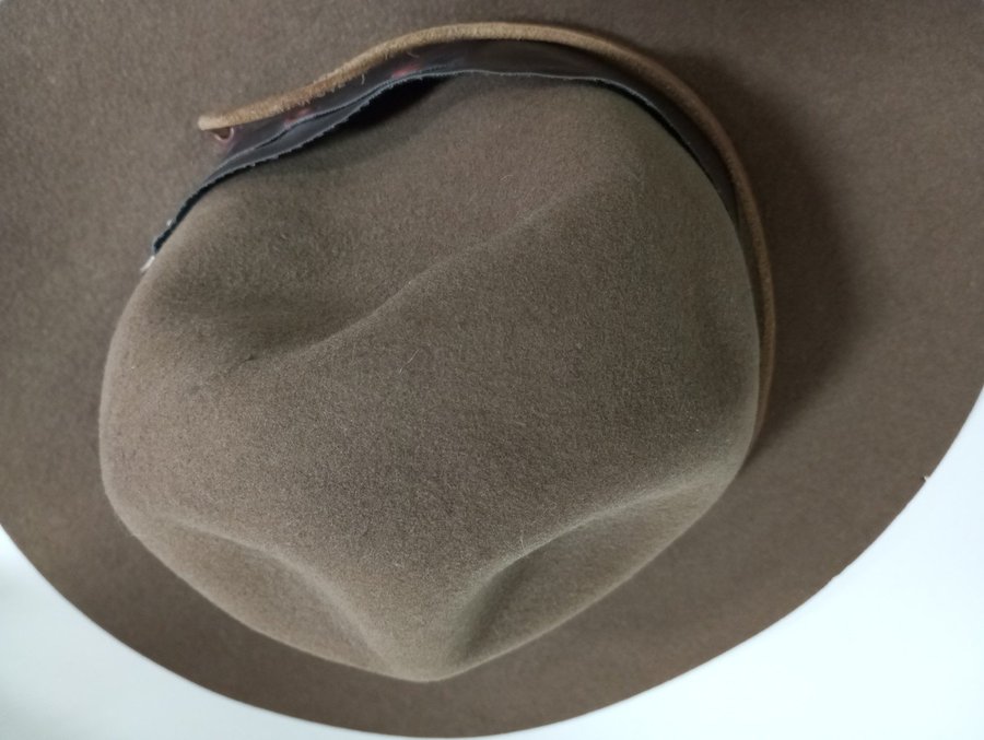 Vintage Scout Hatt Portugal 100% ull och läder detaljer storlek 57