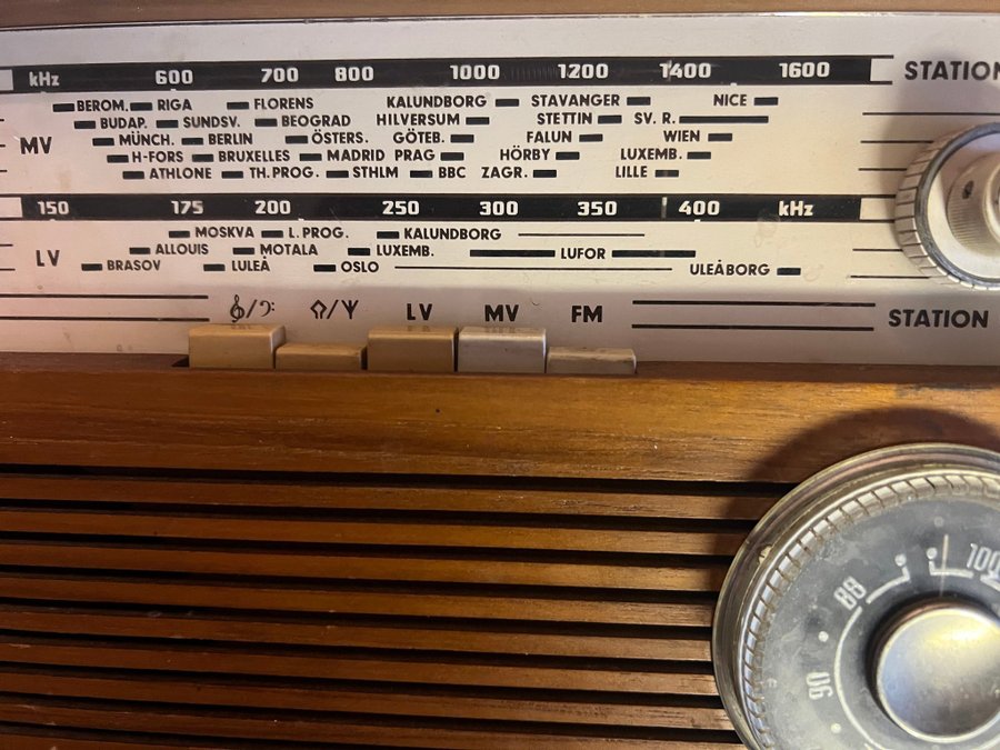 Luxor BT 490 transistorradio i trähölj med bärrem, från 1966? Vintage