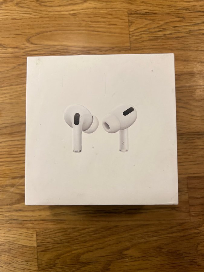 AirPods Pro Gen 1 med trådlös laddningsetui.