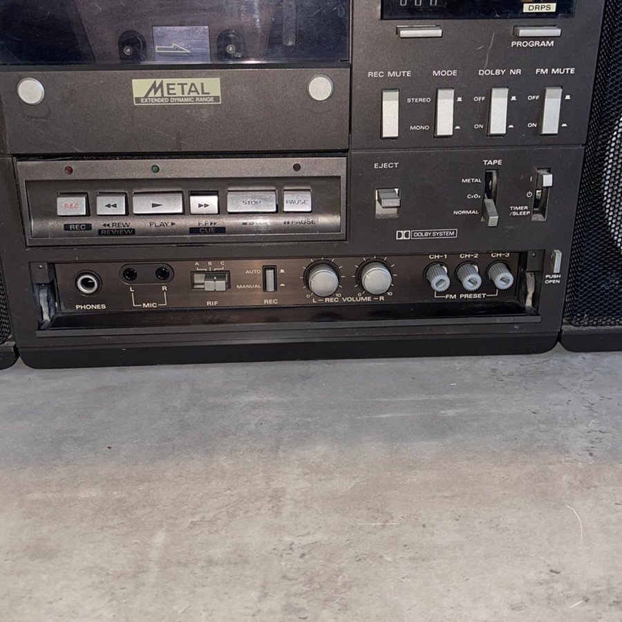 Hitachi TRK 9900 E Cassette Recoder / 1981 / Japan / Boombox / Ghettoblaster