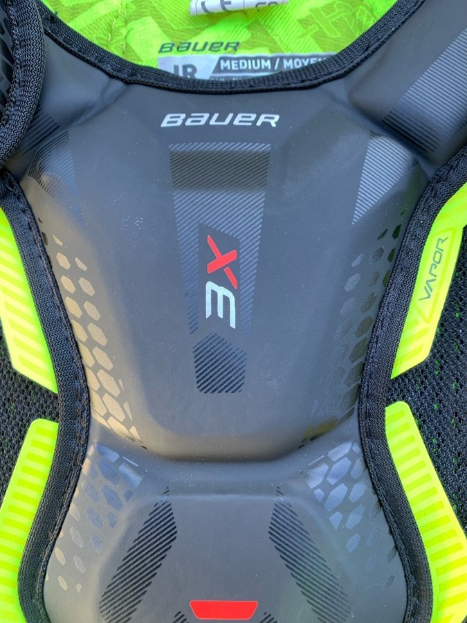 Bauer Vapor 3X Jr Ishockey Axelskydd Medium