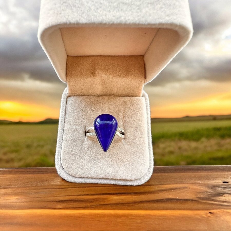 Vacker naturell blå lapis lazuli silver ring