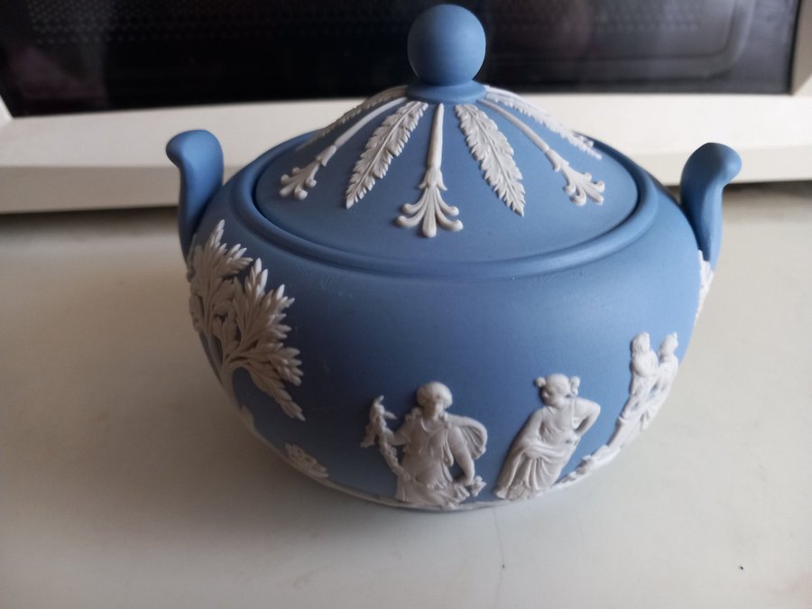 Vintage Wedgwood Jasperware Porcelain Lidded Sugar Bowl .