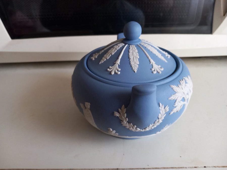 Vintage Wedgwood Jasperware Porcelain Lidded Sugar Bowl .