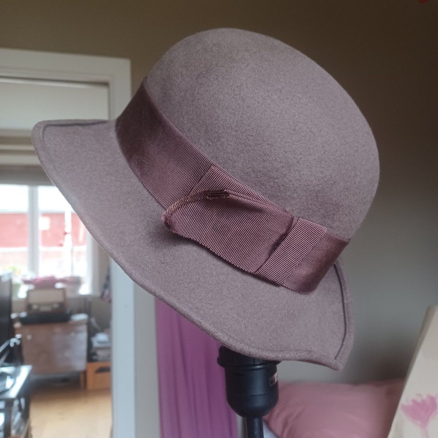 Vintage, brun rundad hatt, m brett band.