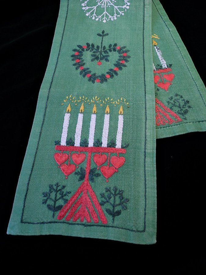 * Julduk löpare broderad på linne * Färgglatt 60-tal * JUL * vintage retro *