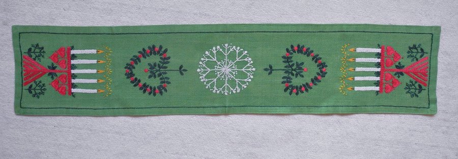 * Julduk löpare broderad på linne * Färgglatt 60-tal * JUL * vintage retro *