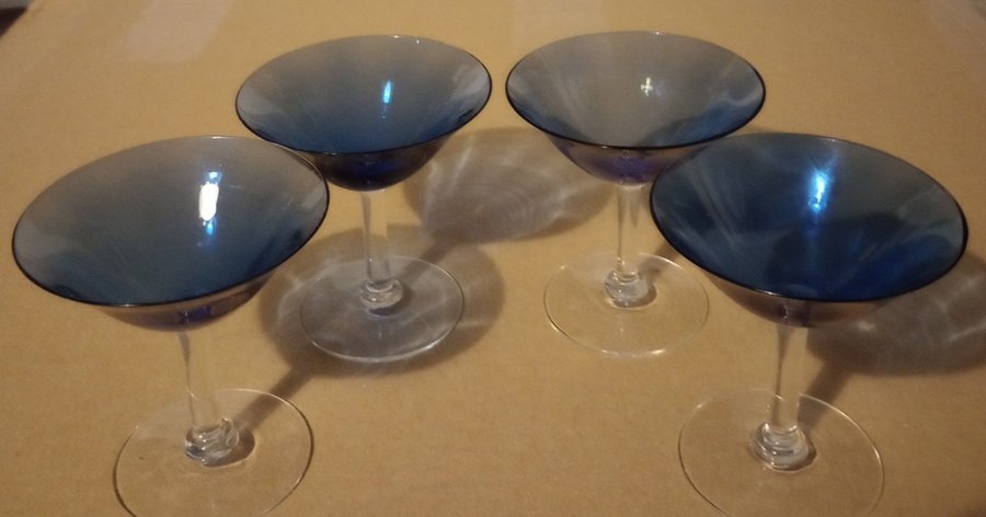 4 blå martiniglas/cocktailglas/likörglas.