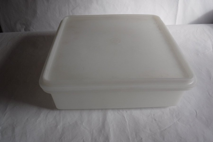 Tupperware halvan