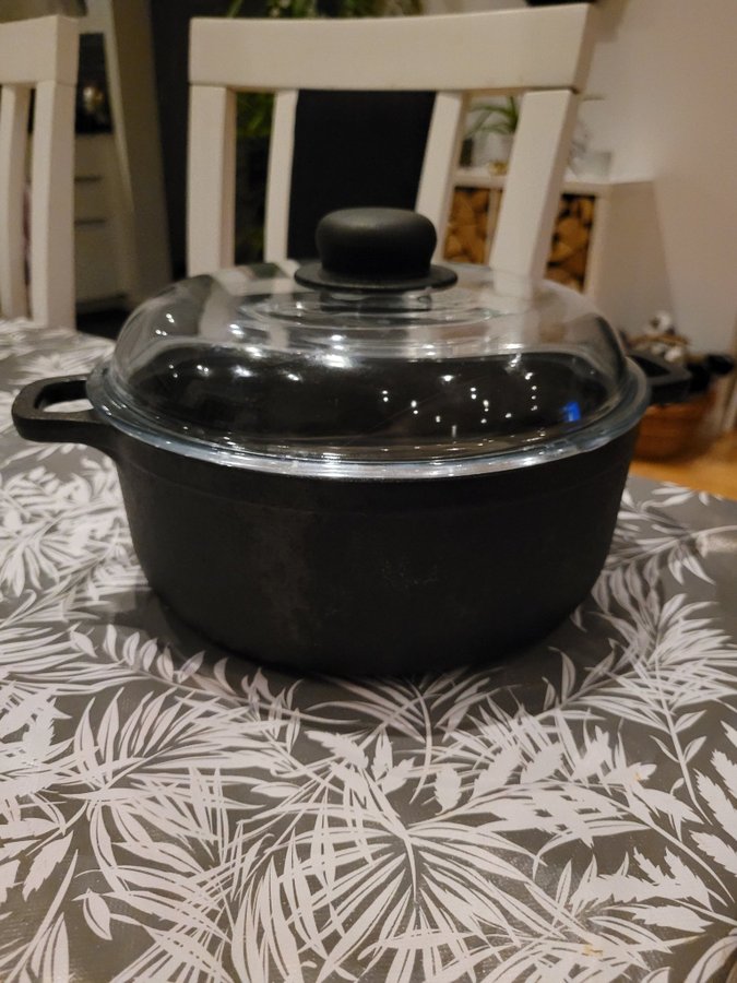 Gjutjärnsgryta med Pyrex glaslock