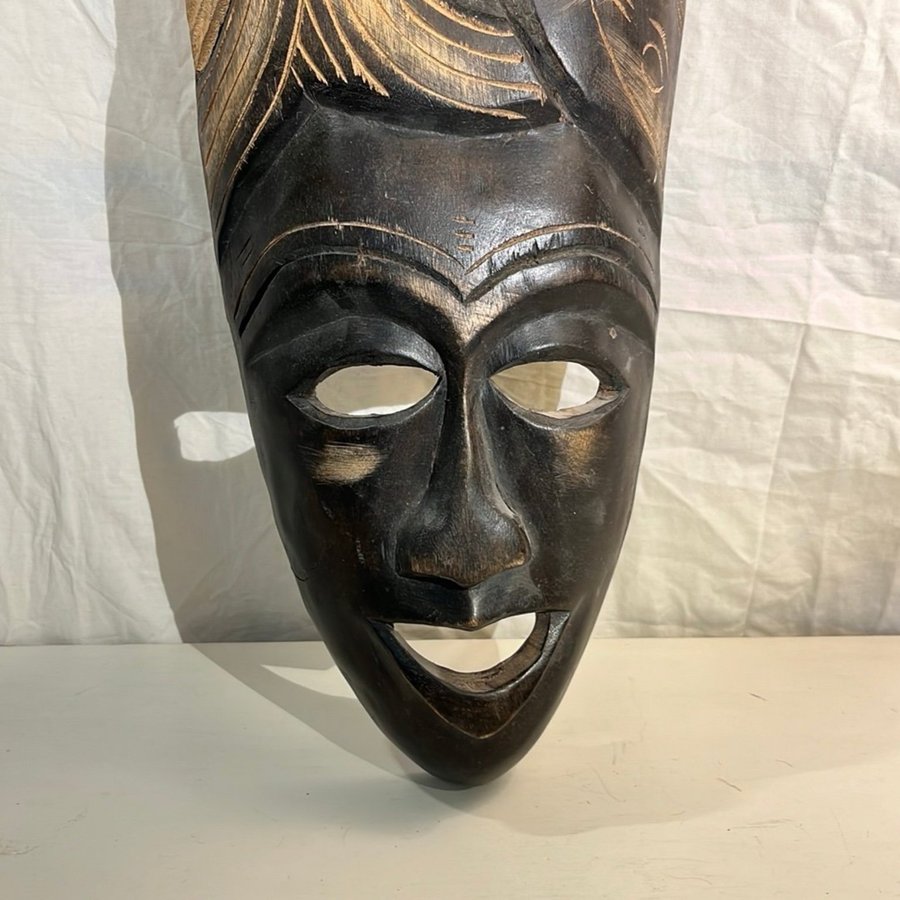 Afrikansk mask i trä