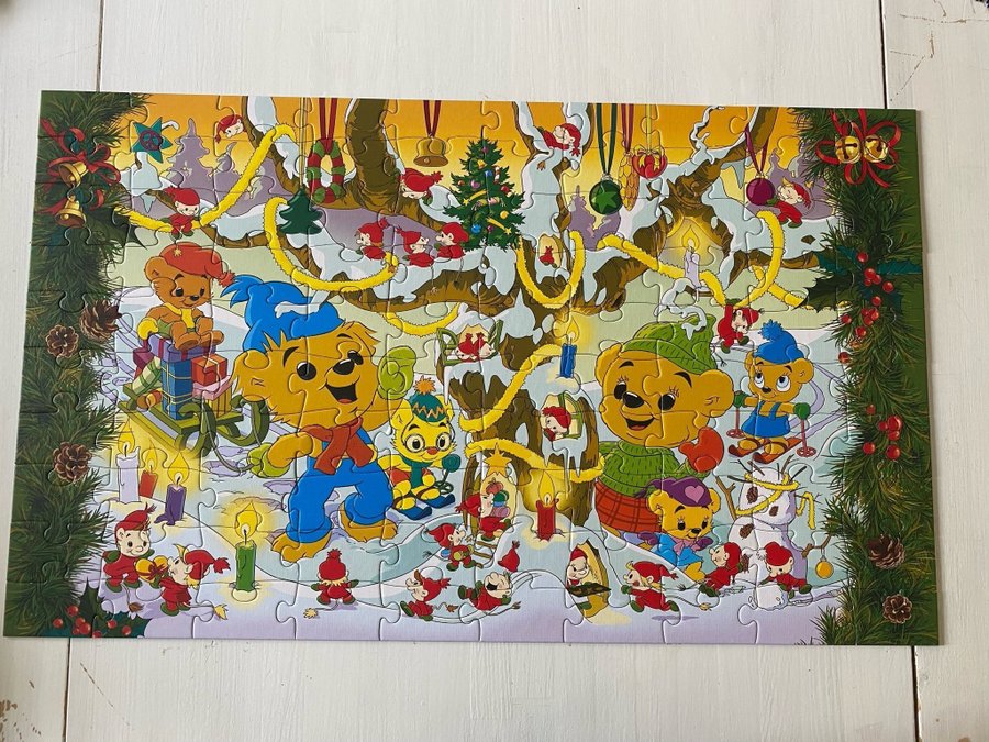 Pussel med Bamse. Julmotiv. 100-bitar.