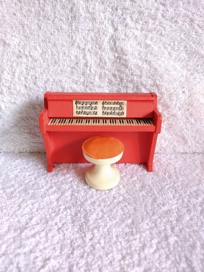 Lundby Piano och pall