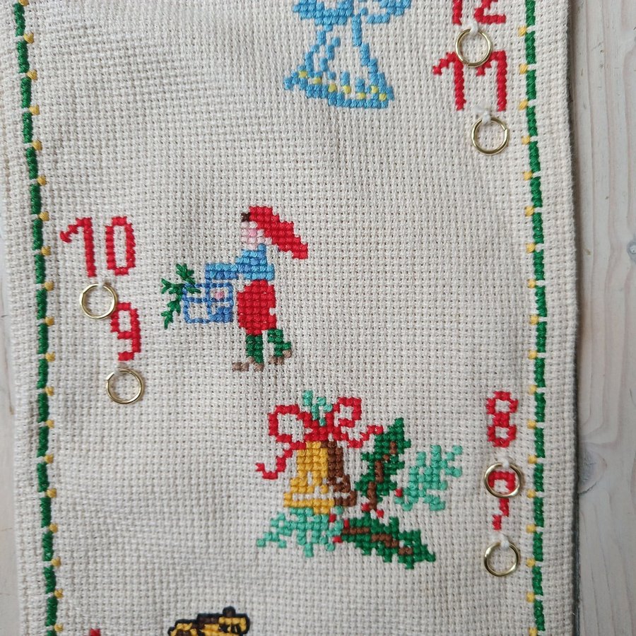 Broderad julkalender paketkalender