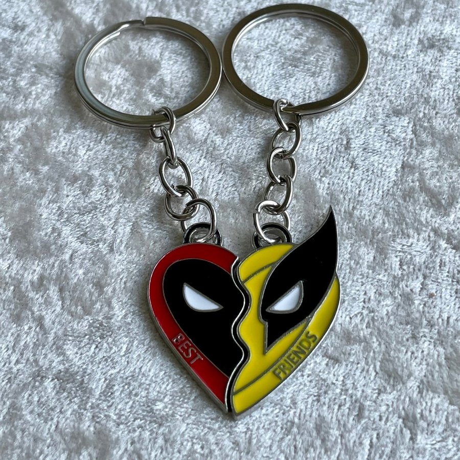 Marvel Movie Deadpool  Wolverine Nyckelring Best Friends Set Split Heart Matc