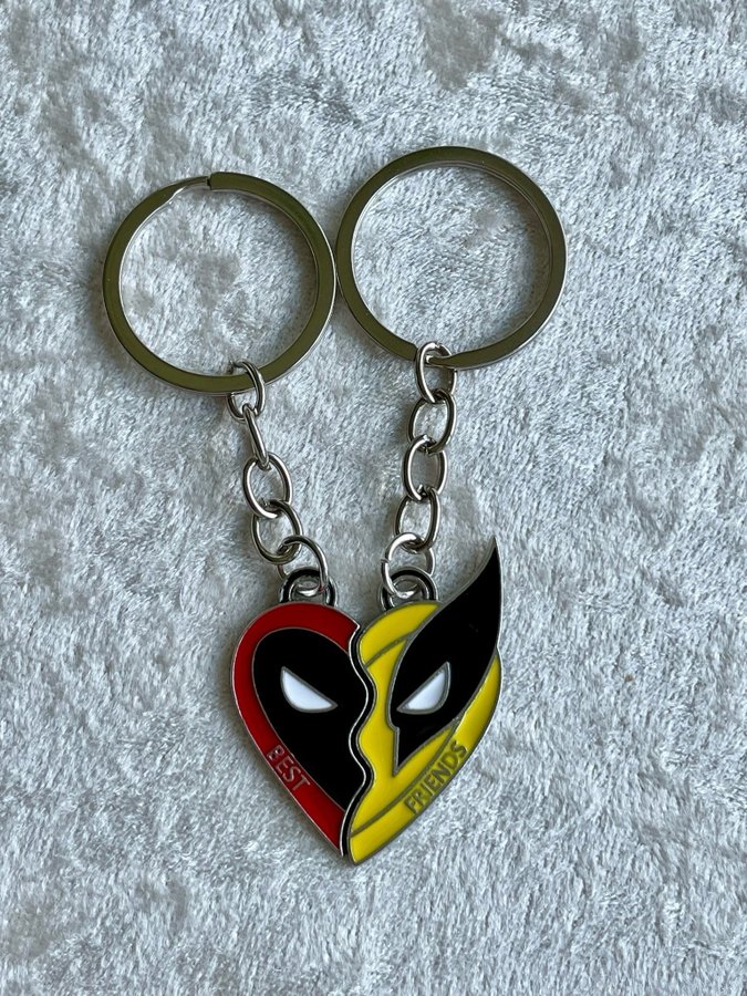 Marvel Movie Deadpool  Wolverine Nyckelring Best Friends Set Split Heart Matc