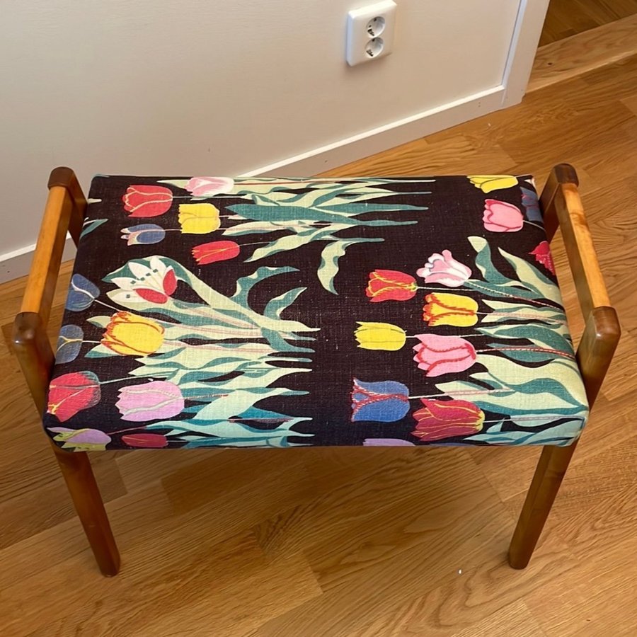 PALLPianopall Teak 1950/60-tal Textil Svenskt Tenn Josef Frank Svart Tulpaner