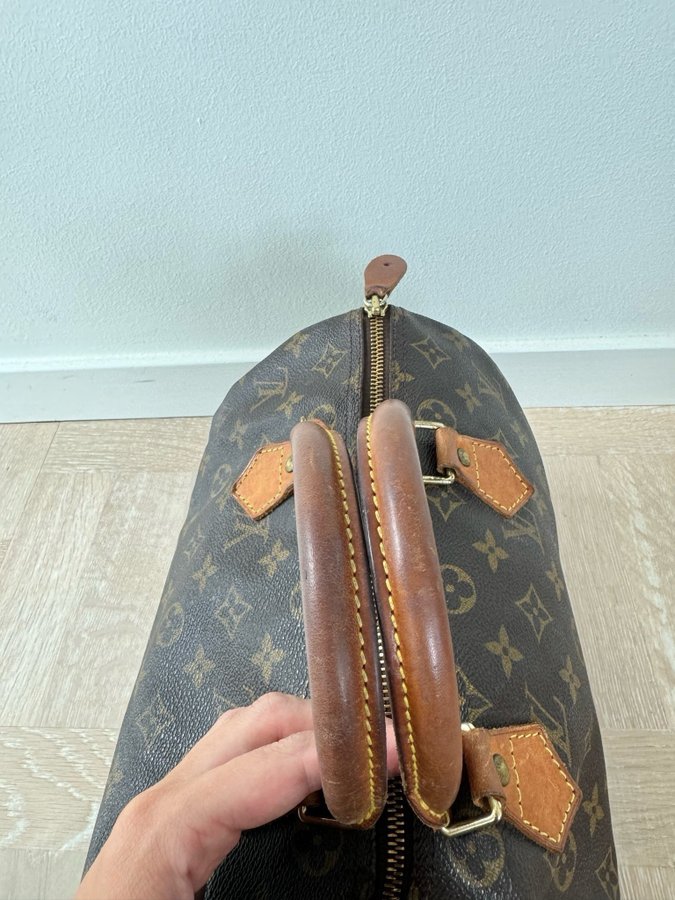 Louis Vuitton Speedy 30