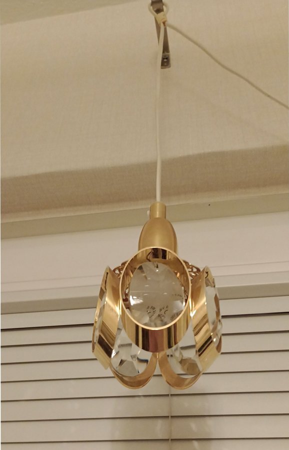 Vintage Fönster Lampa i mässing med äkta kristaller