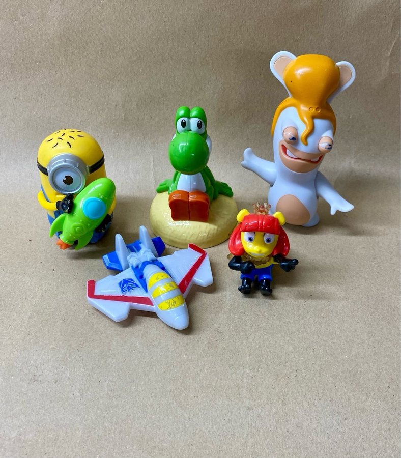 5 st figurer / leksaker: Minion, Yoshi, Lapins m fl