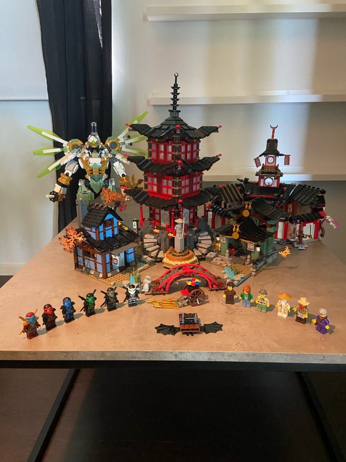 LEGO Ninjago x3 Temple of airjitzu + Temple of spinjitzu + Lloyds titanrobot