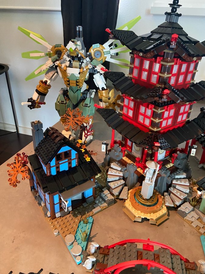 LEGO Ninjago x3 Temple of airjitzu + Temple of spinjitzu + Lloyds titanrobot