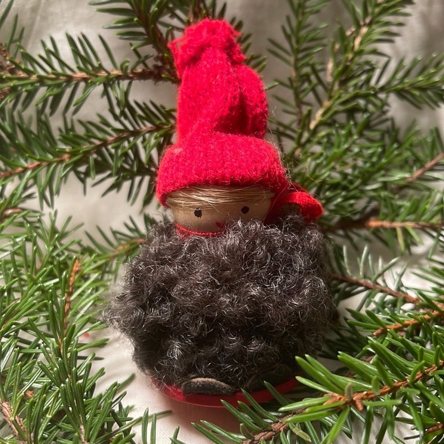 Tomte i trä trätomte tomte gumma jultomte svensk