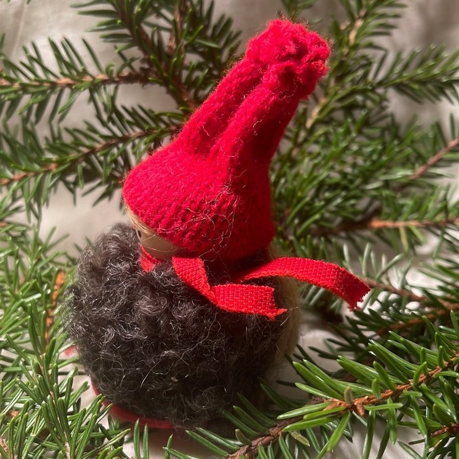 Tomte i trä trätomte tomte gumma jultomte svensk