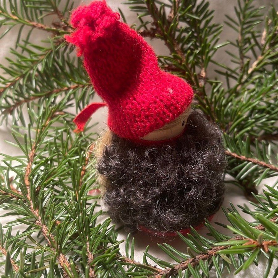 Tomte i trä trätomte tomte gumma jultomte svensk