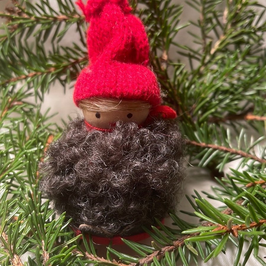 Tomte i trä trätomte tomte gumma jultomte svensk