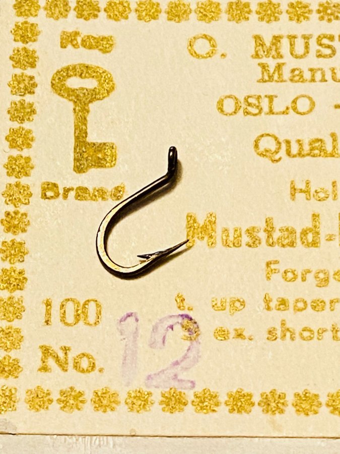 OBS Mustad nr 12.Qual 19403. 100st små fiskekrokar brons i perfekt skick! Fluga