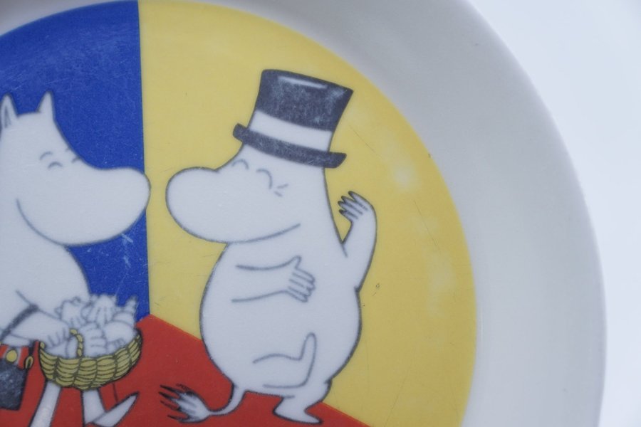 Mumintallrik Familjen 2-sidig / Moomin Plate Family 2-sided