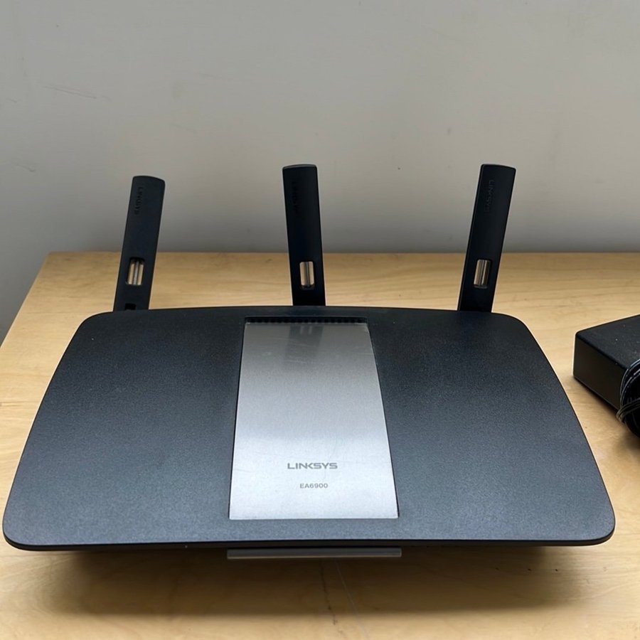 Linksys EA6900 v2 AC1900 Dual-Band Smart Wi-Fi Router