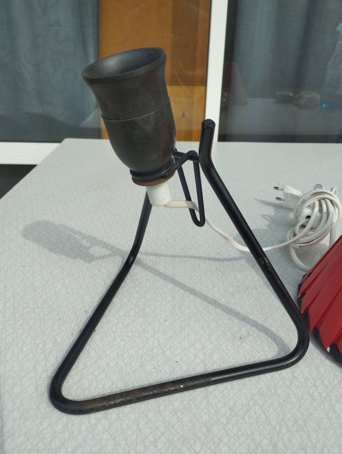 Vintage string bordslampa i metall  plastband, 1950-tals