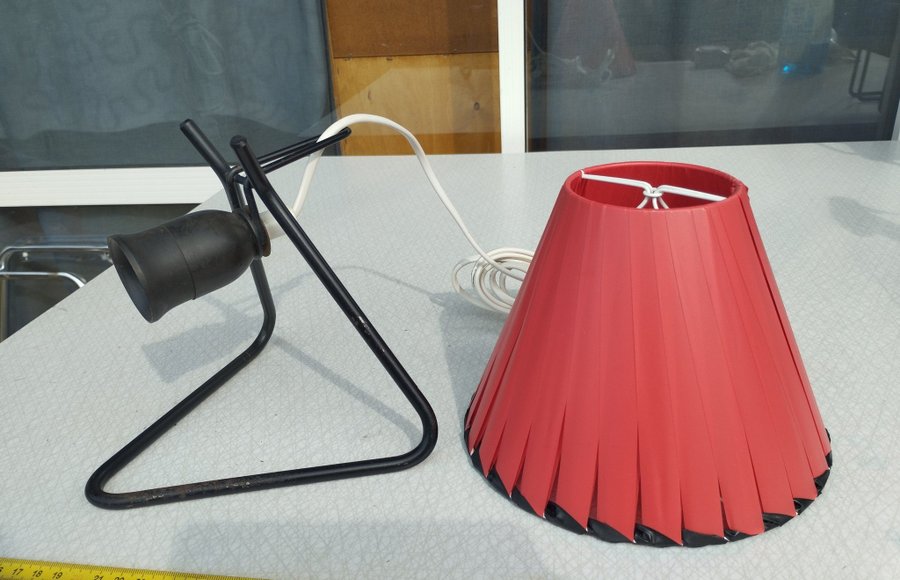 Vintage string bordslampa i metall  plastband, 1950-tals