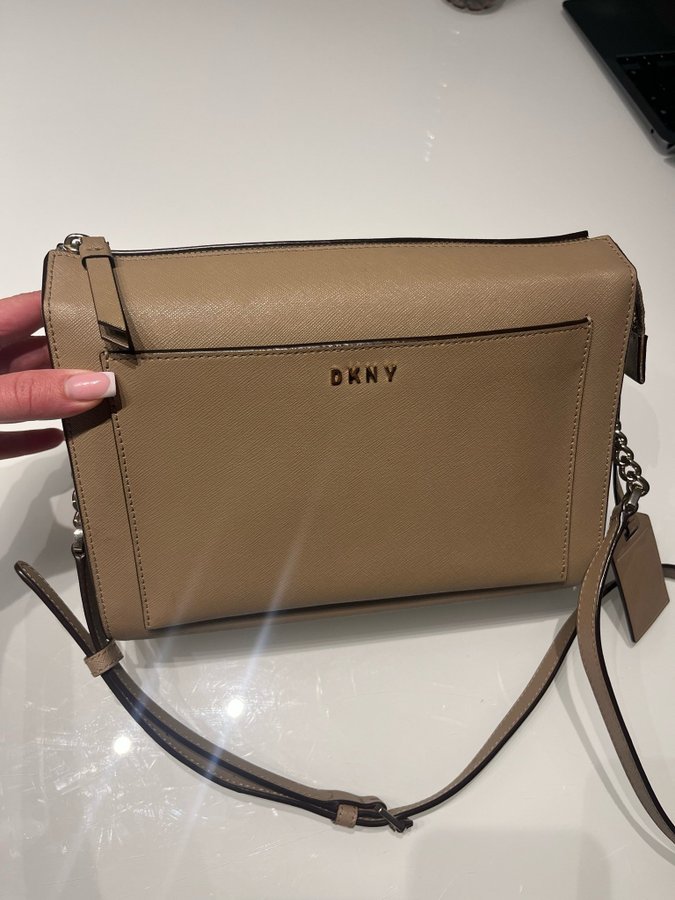 DKNY väska