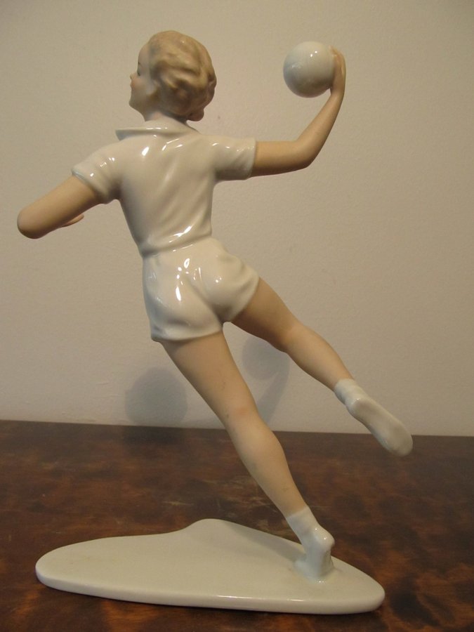 Stor Art Decko figurin skulptur girl with ball Wallendorf 30-talet