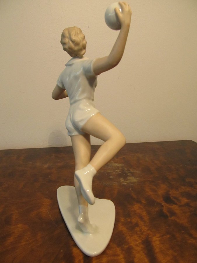 Stor Art Decko figurin skulptur girl with ball Wallendorf 30-talet