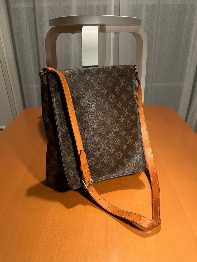 Louis Vuitton Musette Salsa Crossbody Axelremsväska