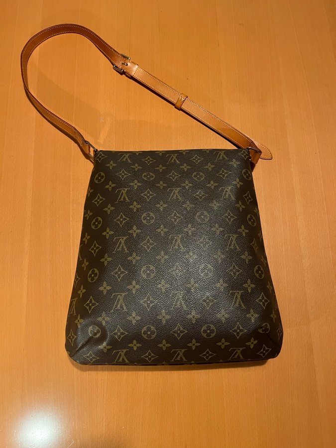 Louis Vuitton Musette Salsa Crossbody Axelremsväska