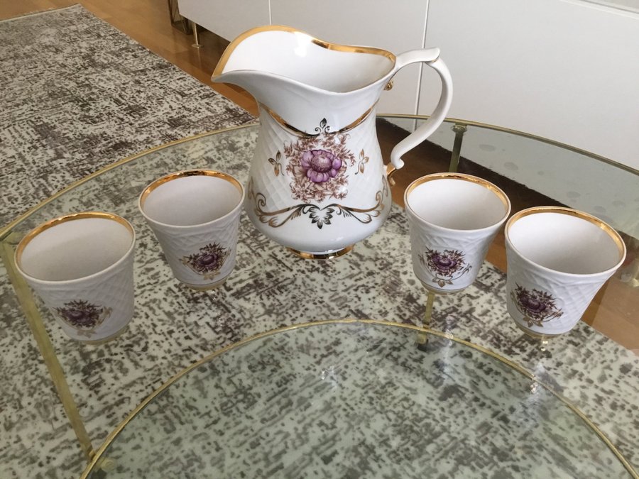 kanna från Sovjetunion (Ukraina) med 4 glas i porslin vintage/äldre