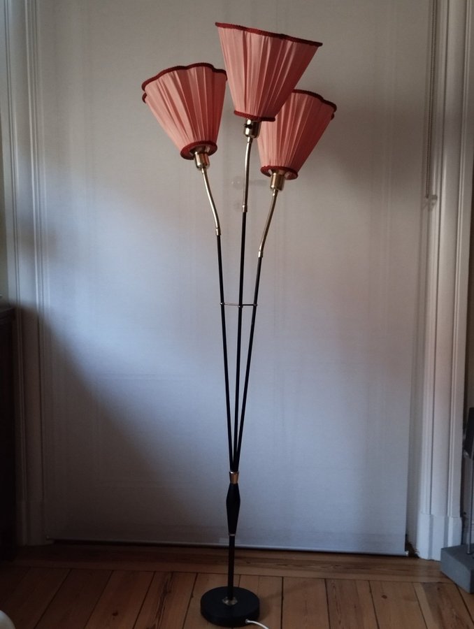 Trearmad retro lampa 50-tal fina skärmar bra el