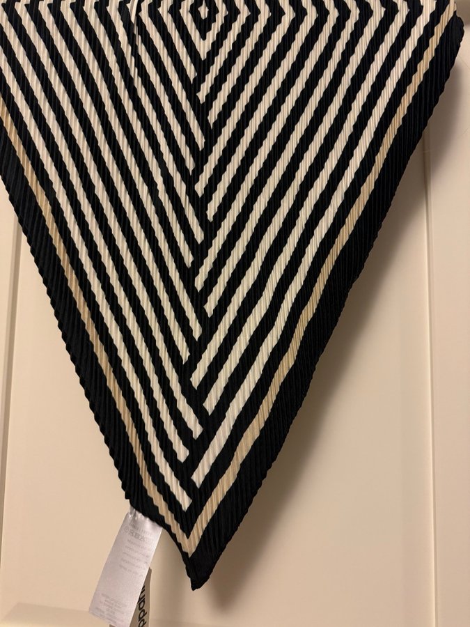 NY! ursnygg Kappahl svart vit beige randig scarf halsduk