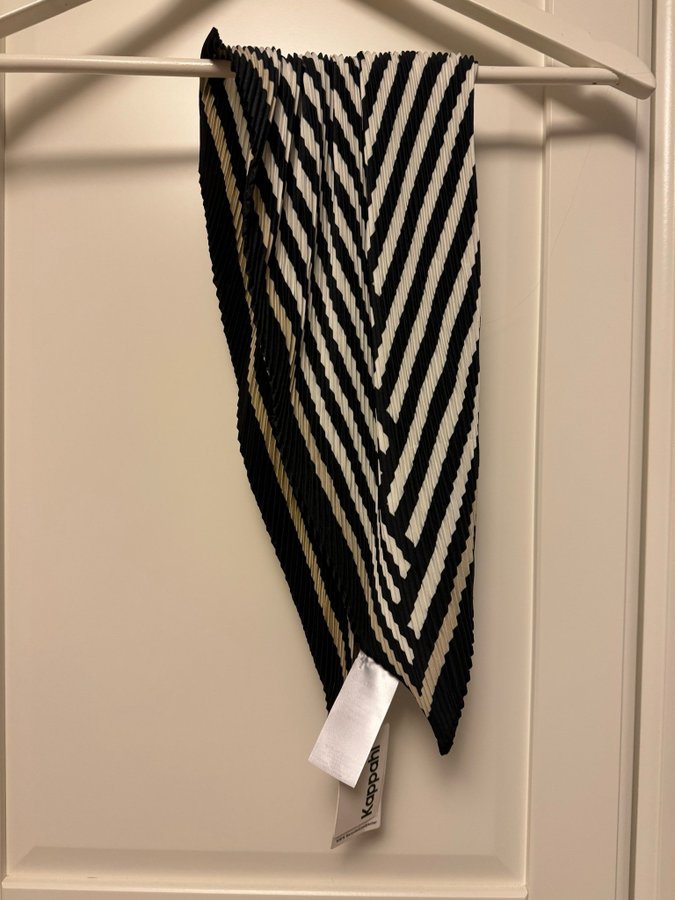 NY! ursnygg Kappahl svart vit beige randig scarf halsduk