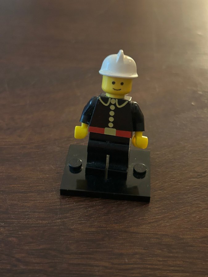 Lego Minifigure Vintage Fireman