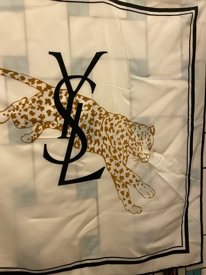 Yves Saint Laurent vit sidenscarf med leopard. Retro