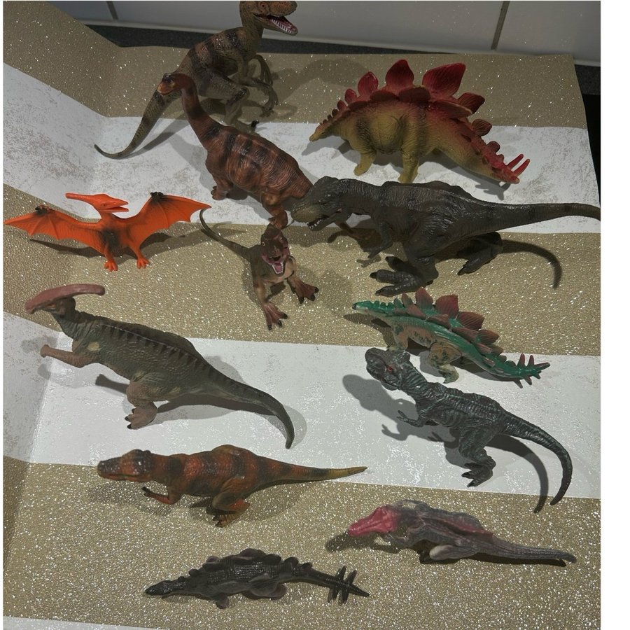 12 stycken dinosauriefigurer