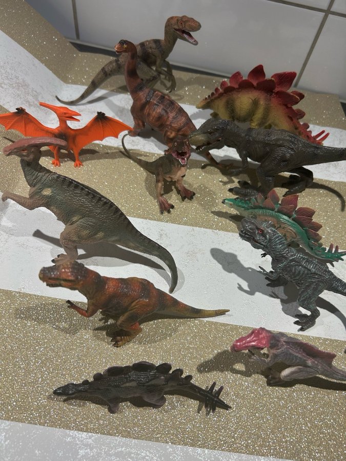 12 stycken dinosauriefigurer